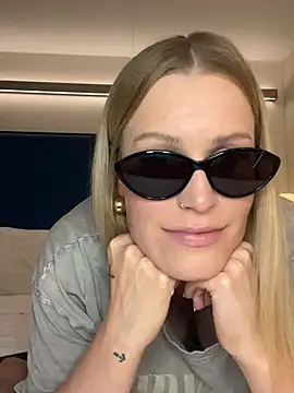 Sissy-Bee online show from February 12, 2025, 5:26 pm