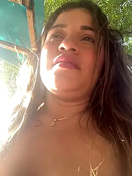 perlita05 online show from September 27, 2025, 8:47 pm