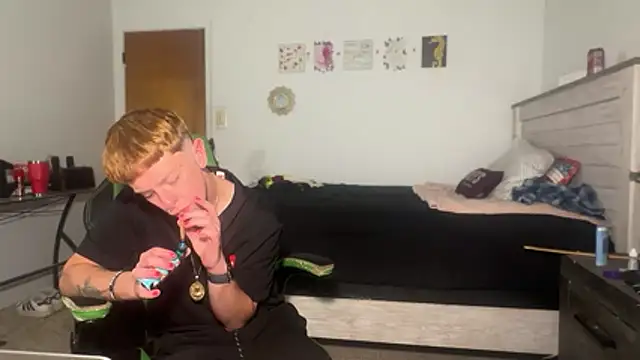 twentywithafelonyy online show from November 7, 2025, 7:52 am