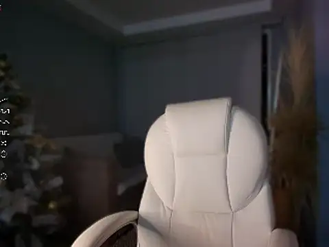 auroracaruso11 online show from December 11, 2024, 11:43 pm