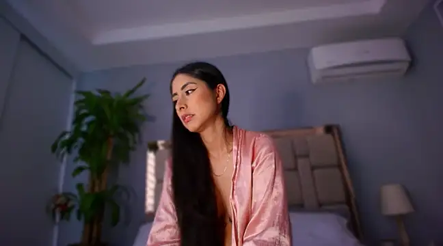 auroracaruso11 online show from January 26, 2025, 8:56 pm