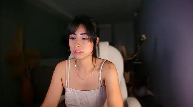 auroracaruso11 online show from February 28, 2025, 1:26 am