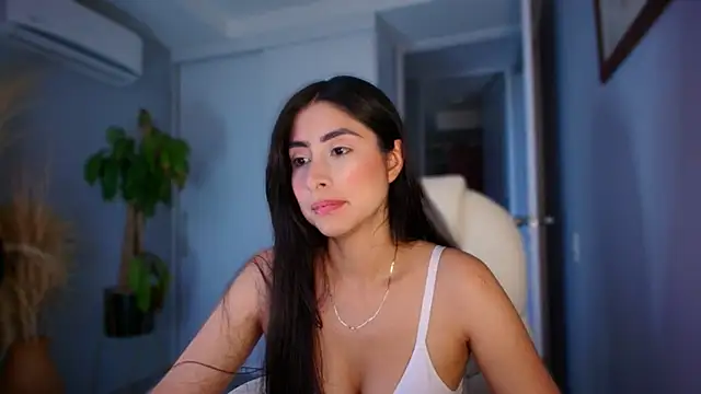 auroracaruso11 online show from September 24, 2025, 10:24 pm