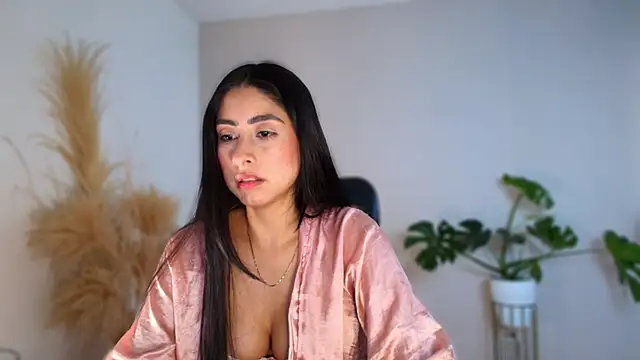 auroracaruso11 online show from April 14, 2026, 6:36 pm