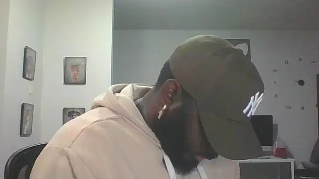 Snapshot of Stayinalive1992 chatting on November 7, 2025, 2:33 am Stayinalive1992 online show from November 7, 2025, 2:33 am