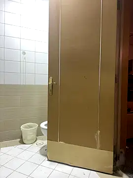 Snapshot of Layla-daloua chatting on December 21, 2025, 9:11 pm Layla-daloua online show from December 21, 2025, 9:11 pm