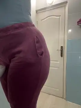 Snapshot of Layla-daloua chatting on February 4, 2026, 8:25 pm Layla-daloua online show from February 4, 2026, 8:25 pm