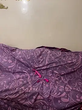 Snapshot of Layla-daloua chatting on April 7, 2026, 10:42 pm Layla-daloua online show from April 7, 2026, 10:42 pm