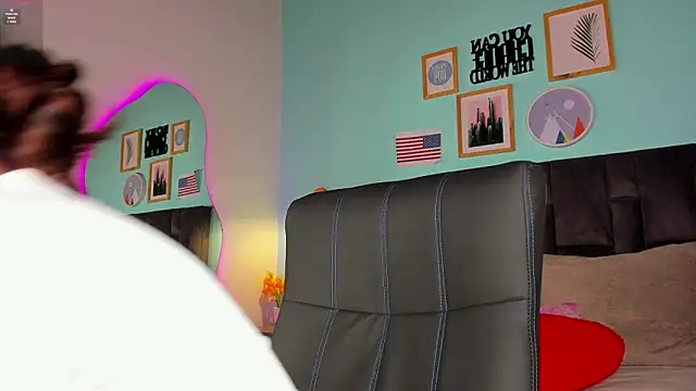 ParisFox  online show from January 17, 2025, 7:49 pm