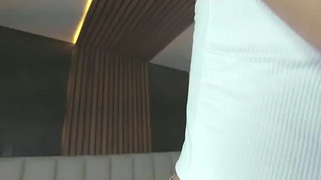 ParisFox  online show from February 21, 2025, 7:32 pm