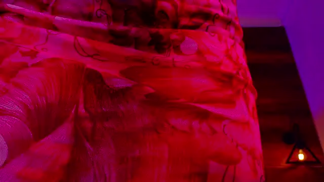 ParisFox  online show from February 7, 2026, 7:39 pm