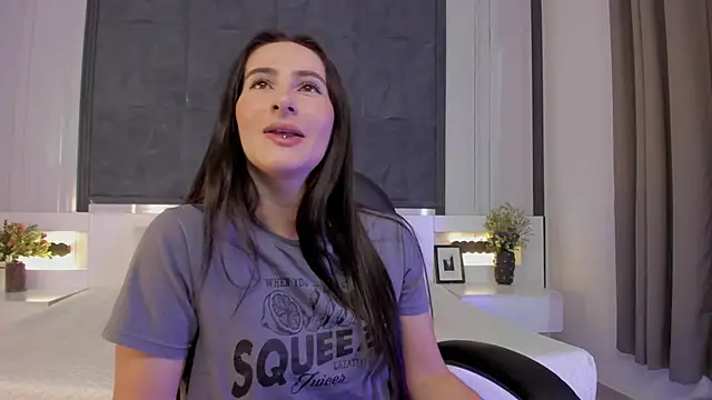 SaraGomez1 online show from February 22, 2026, 1:20 pm