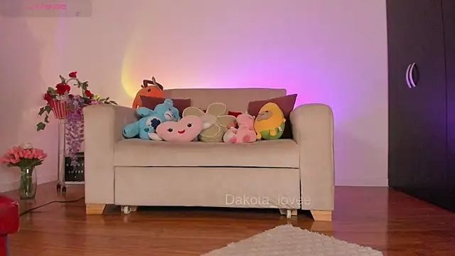 DAKOTA LOVEE online show from September 12, 2025, 6:13 am