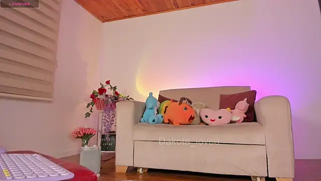 DAKOTA LOVEE online show from September 13, 2025, 5:40 am