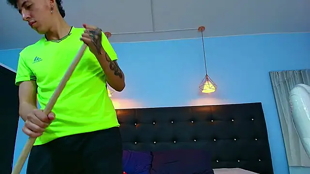 Snapshot of Lobo_17_ chatting on January 12, 2025, 10:12 am Lobo 17 online show from January 12, 2025, 10:12 am