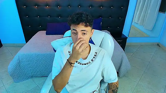 Snapshot of Lobo_17_ chatting on January 17, 2025, 3:55 am Lobo 17 online show from January 17, 2025, 3:55 am