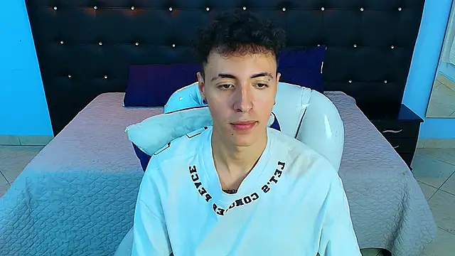 Snapshot of Lobo_17_ chatting on January 17, 2025, 6:57 am Lobo 17 online show from January 17, 2025, 6:57 am