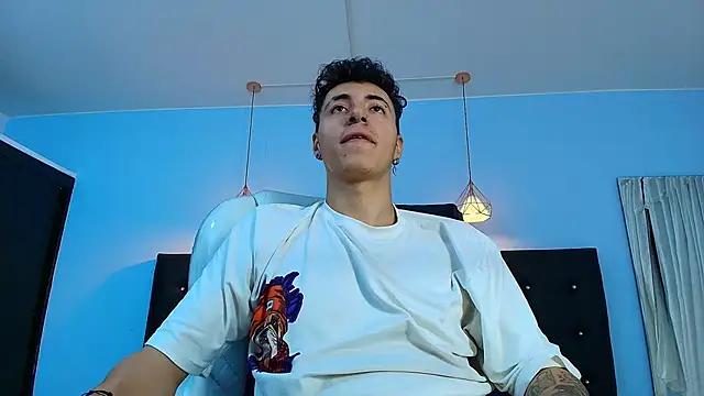 Snapshot of Lobo_17_ chatting on January 25, 2025, 4:13 am Lobo 17 online show from January 25, 2025, 4:13 am