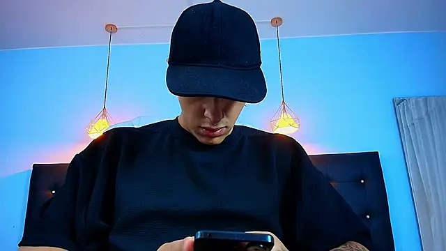 Snapshot of Lobo_17_ chatting on January 31, 2025, 4:14 am Lobo 17 online show from January 31, 2025, 4:14 am