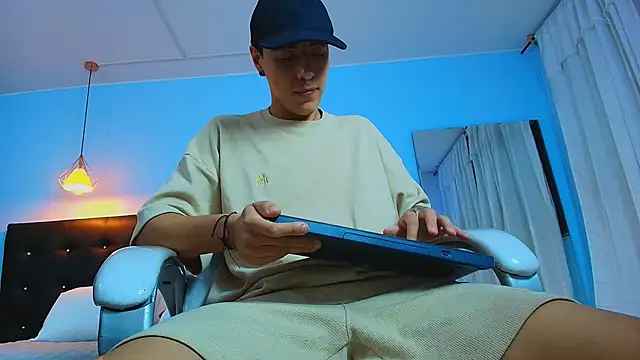 Snapshot of Lobo_17_ chatting on February 6, 2025, 3:48 am Lobo 17 online show from February 6, 2025, 3:48 am