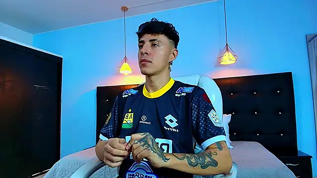 Snapshot of Lobo_17_ chatting on February 8, 2025, 7:15 am Lobo 17 online show from February 8, 2025, 7:15 am