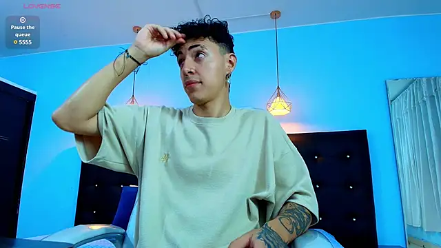 Snapshot of Lobo_17_ chatting on February 15, 2025, 4:03 am Lobo 17 online show from February 15, 2025, 4:03 am