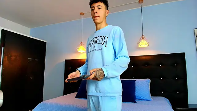 Snapshot of Lobo_17_ chatting on February 16, 2025, 4:09 am Lobo 17 online show from February 16, 2025, 4:09 am