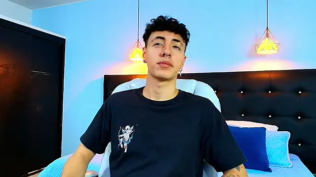 Snapshot of Lobo_17_ chatting on February 20, 2025, 3:45 am Lobo 17 online show from February 20, 2025, 3:45 am