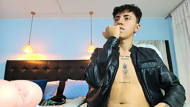 Snapshot of Lobo_17_ chatting on February 23, 2025, 10:06 am Lobo 17 online show from February 23, 2025, 10:06 am