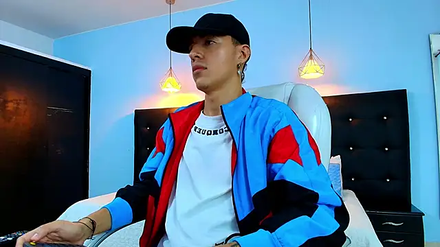 Snapshot of Lobo_17_ chatting on February 28, 2025, 8:09 am Lobo 17 online show from February 28, 2025, 8:09 am