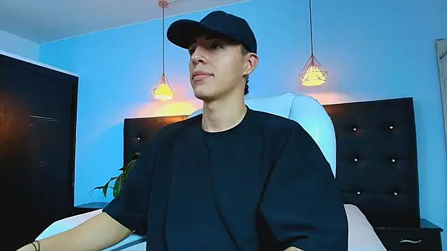 Snapshot of Lobo_17_ chatting on March 7, 2025, 3:19 am Lobo 17 online show from March 7, 2025, 3:19 am