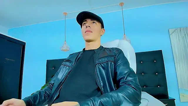 Snapshot of Lobo_17_ chatting on March 16, 2025, 2:53 am Lobo 17 online show from March 16, 2025, 2:53 am