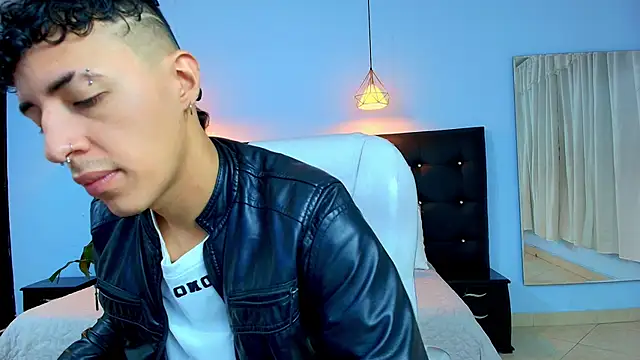 Snapshot of Lobo_17_ chatting on March 22, 2025, 3:52 am Lobo 17 online show from March 22, 2025, 3:52 am