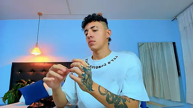 Snapshot of Lobo_17_ chatting on March 22, 2025, 6:54 am Lobo 17 online show from March 22, 2025, 6:54 am