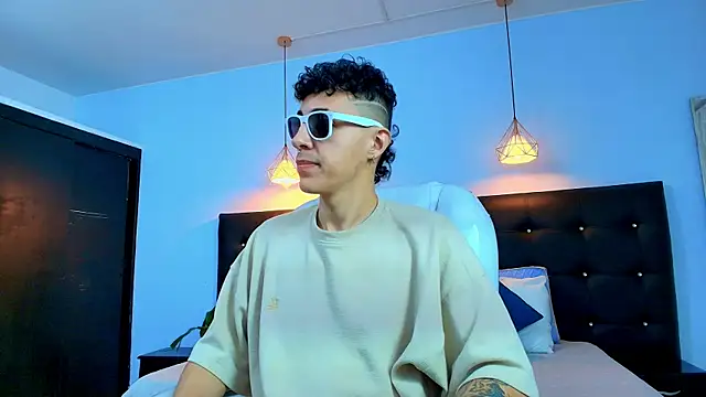 Snapshot of Lobo_17_ chatting on March 23, 2025, 4:05 am Lobo 17 online show from March 23, 2025, 4:05 am