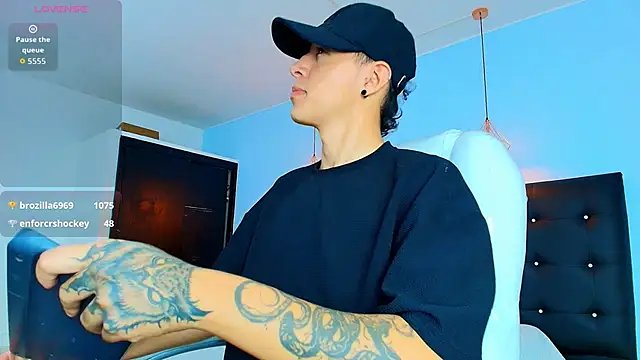 Snapshot of Lobo_17_ chatting on September 25, 2025, 3:43 am Lobo 17 online show from September 25, 2025, 3:43 am