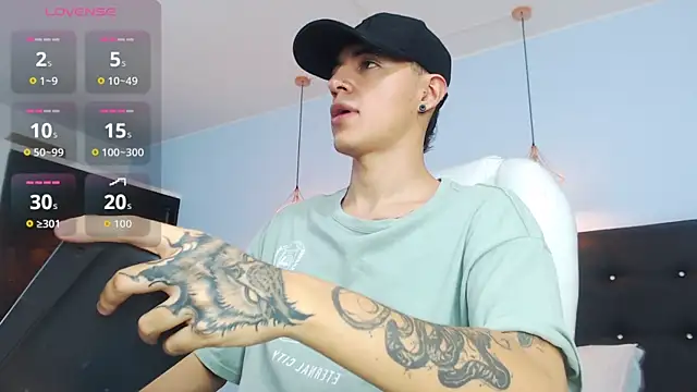 Snapshot of Lobo_17_ chatting on October 16, 2025, 3:40 am Lobo 17 online show from October 16, 2025, 3:40 am