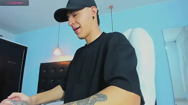 Snapshot of Lobo_17_ chatting on November 15, 2025, 3:37 am Lobo 17 online show from November 15, 2025, 3:37 am