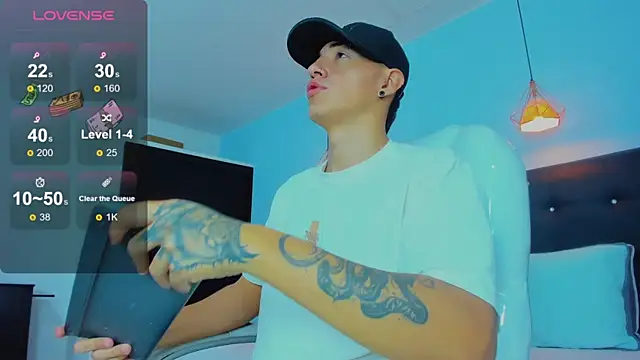 Snapshot of Lobo_17_ chatting on November 18, 2025, 3:45 am Lobo 17 online show from November 18, 2025, 3:45 am