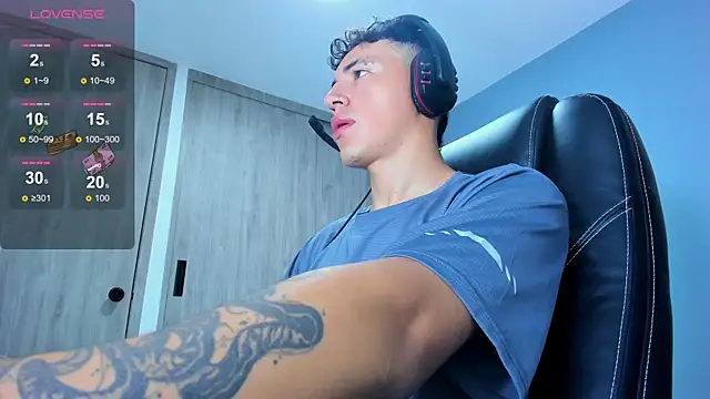 Snapshot of Lobo_17_ chatting on June 2, 2026, 5:15 pm Lobo 17 online show from June 2, 2026, 5:15 pm