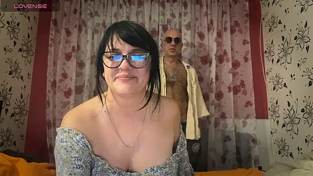 Snapshot of StellarTeam chatting on October 3, 2025, 10:51 pm StellarTeam online show from October 3, 2025, 10:51 pm