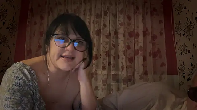 Snapshot of StellarTeam chatting on November 13, 2025, 6:51 pm StellarTeam online show from November 13, 2025, 6:51 pm