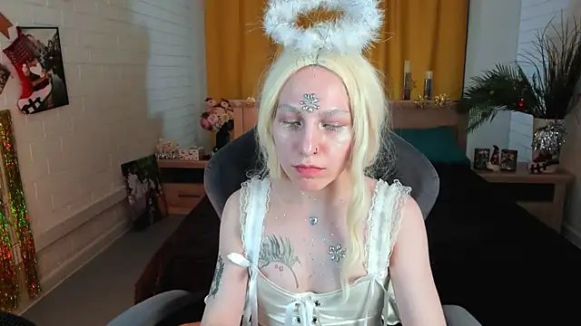 Snapshot of AphexQueen chatting on December 23, 2024, 4:28 pm AphexQueen online show from December 23, 2024, 4:28 pm