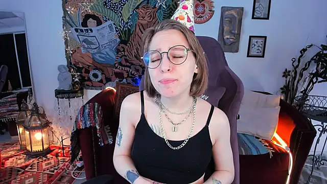 Snapshot of AphexQueen chatting on December 26, 2024, 9:26 pm AphexQueen online show from December 26, 2024, 9:26 pm