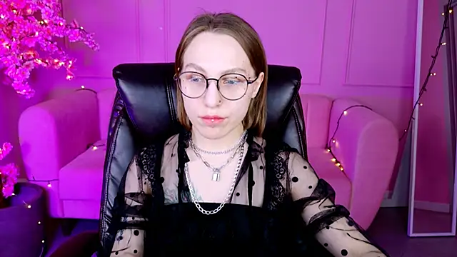 Snapshot of AphexQueen chatting on January 27, 2025, 12:16 pm AphexQueen online show from January 27, 2025, 12:16 pm