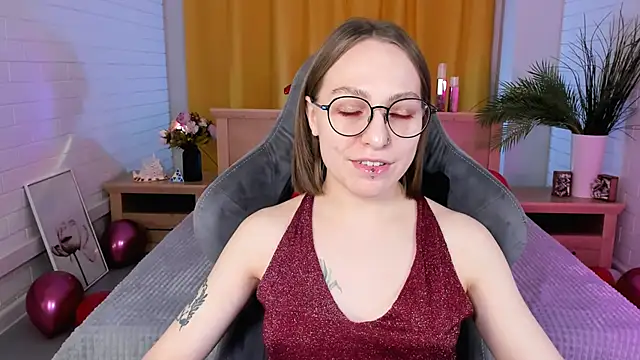 Snapshot of AphexQueen chatting on February 15, 2025, 12:11 pm AphexQueen online show from February 15, 2025, 12:11 pm