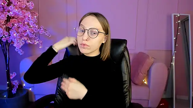 Snapshot of AphexQueen chatting on February 21, 2025, 1:11 pm AphexQueen online show from February 21, 2025, 1:11 pm