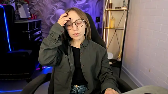 Snapshot of AphexQueen chatting on February 27, 2025, 9:11 am AphexQueen online show from February 27, 2025, 9:11 am