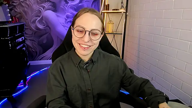 Snapshot of AphexQueen chatting on February 27, 2025, 3:15 pm AphexQueen online show from February 27, 2025, 3:15 pm