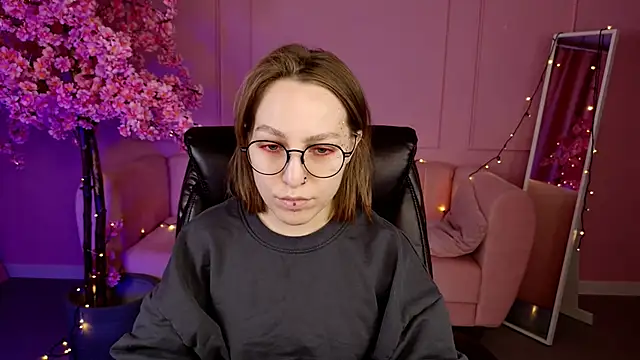 Snapshot of AphexQueen chatting on March 7, 2025, 1:18 pm AphexQueen online show from March 7, 2025, 1:18 pm